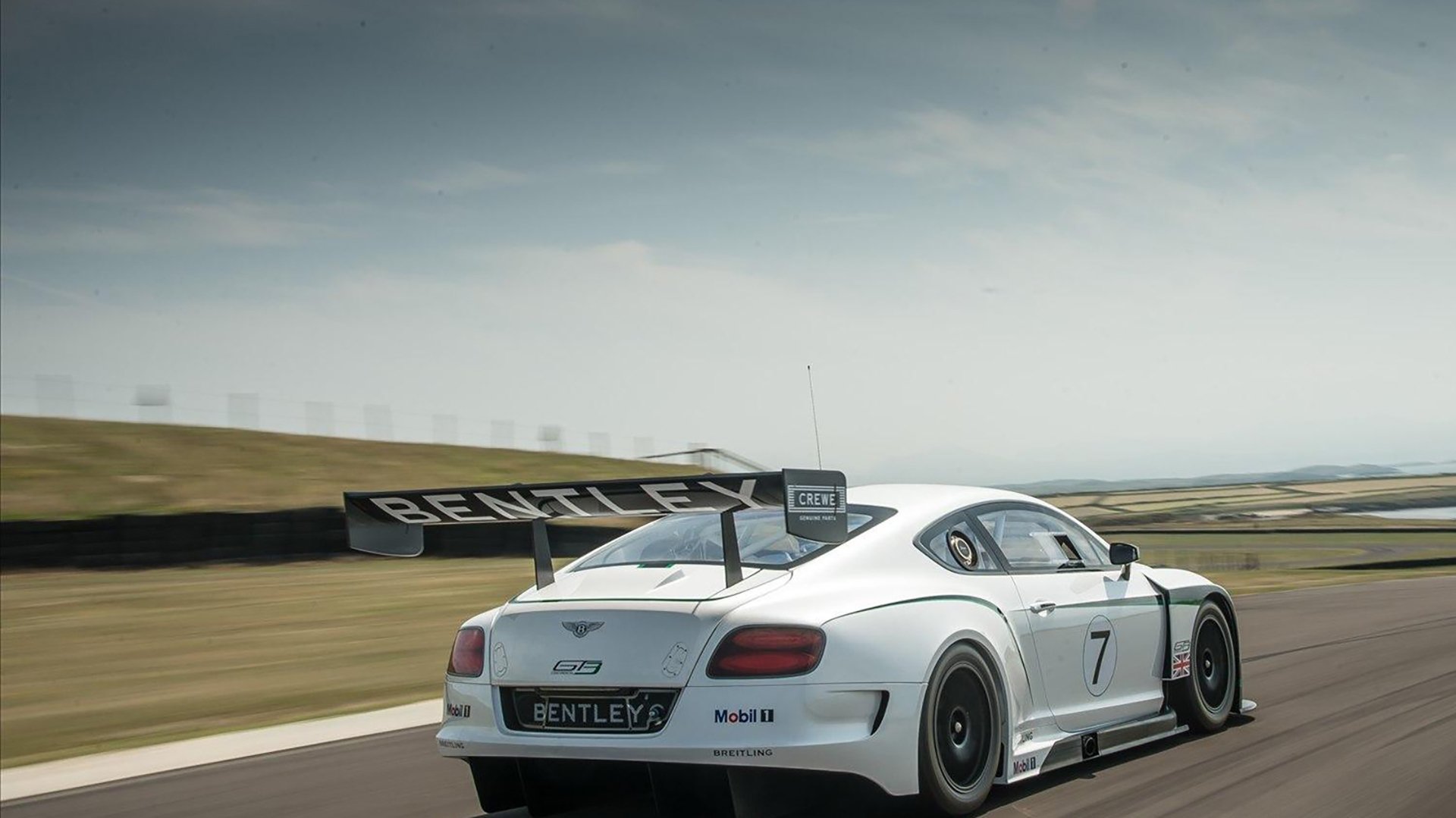 【虚拟现实看比赛】未来观众可能在家享受“身临其境”体验,虚拟现实视频介绍