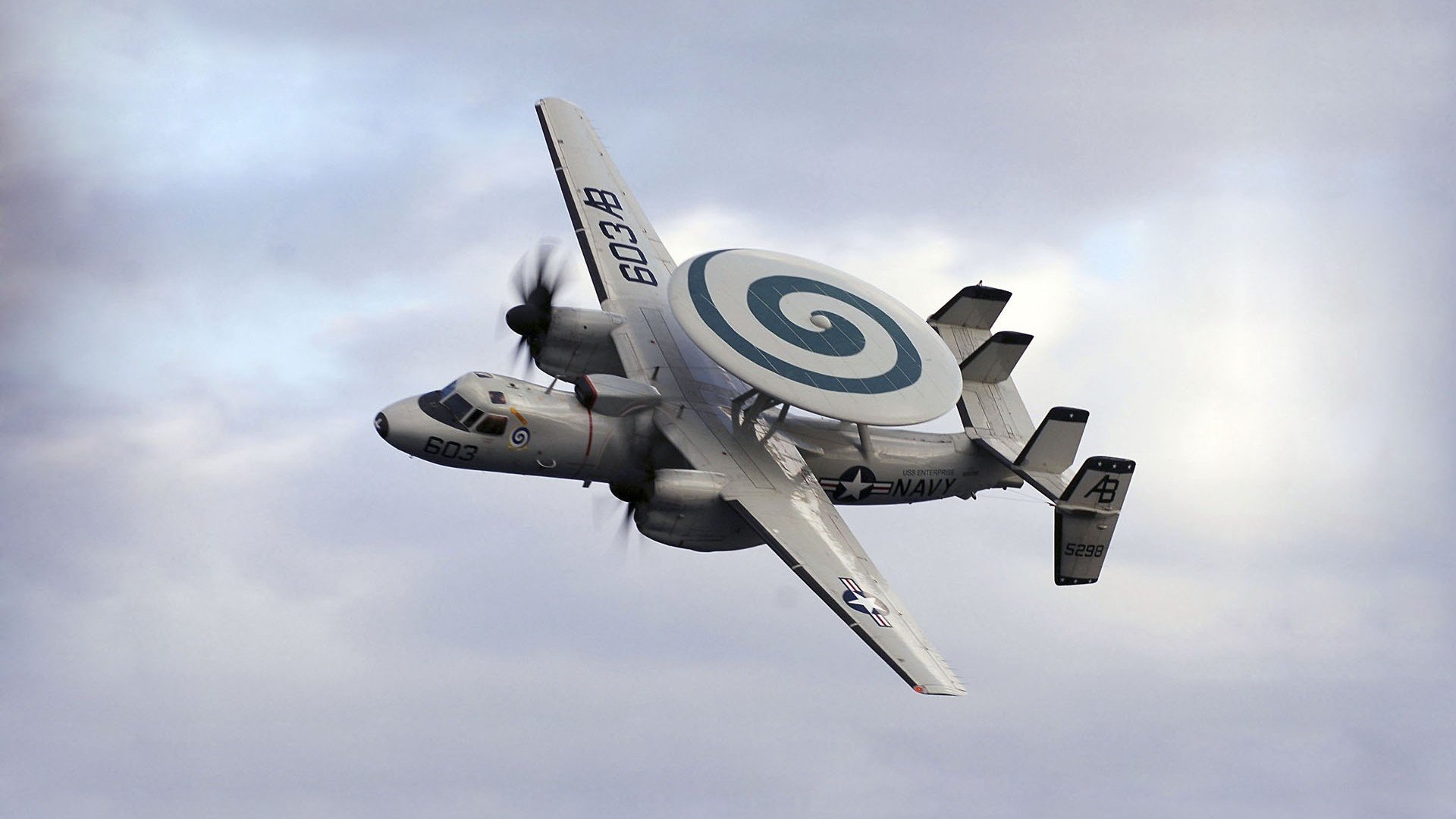 普里吉奥尼将担任西部全明星助理教练，首次亮相NBA全明星赛，普里吉奥尼的妻子照片