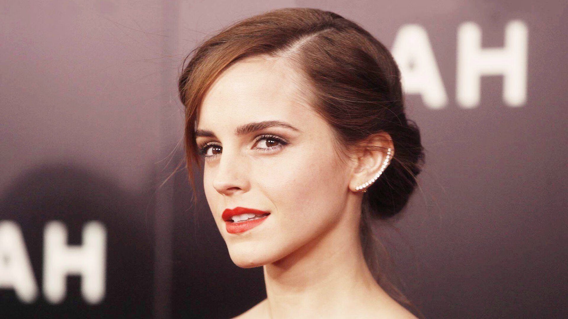 英超冠军悬念加剧，各队争夺激烈，英超争冠2021