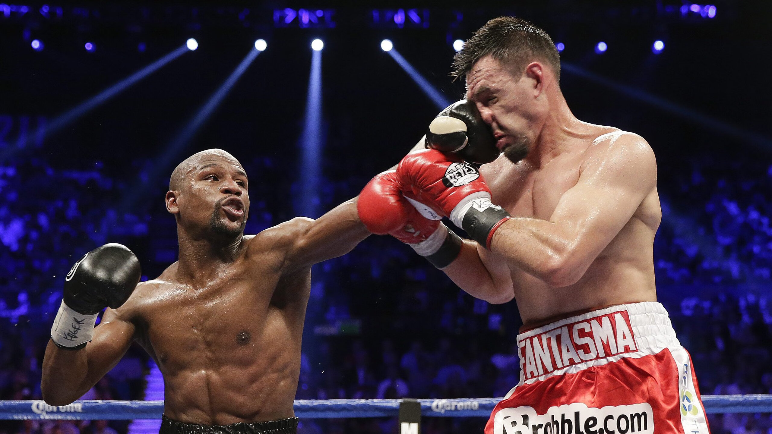 弗拉门戈篮板球争夺激烈，弗拉门戈球衫堂