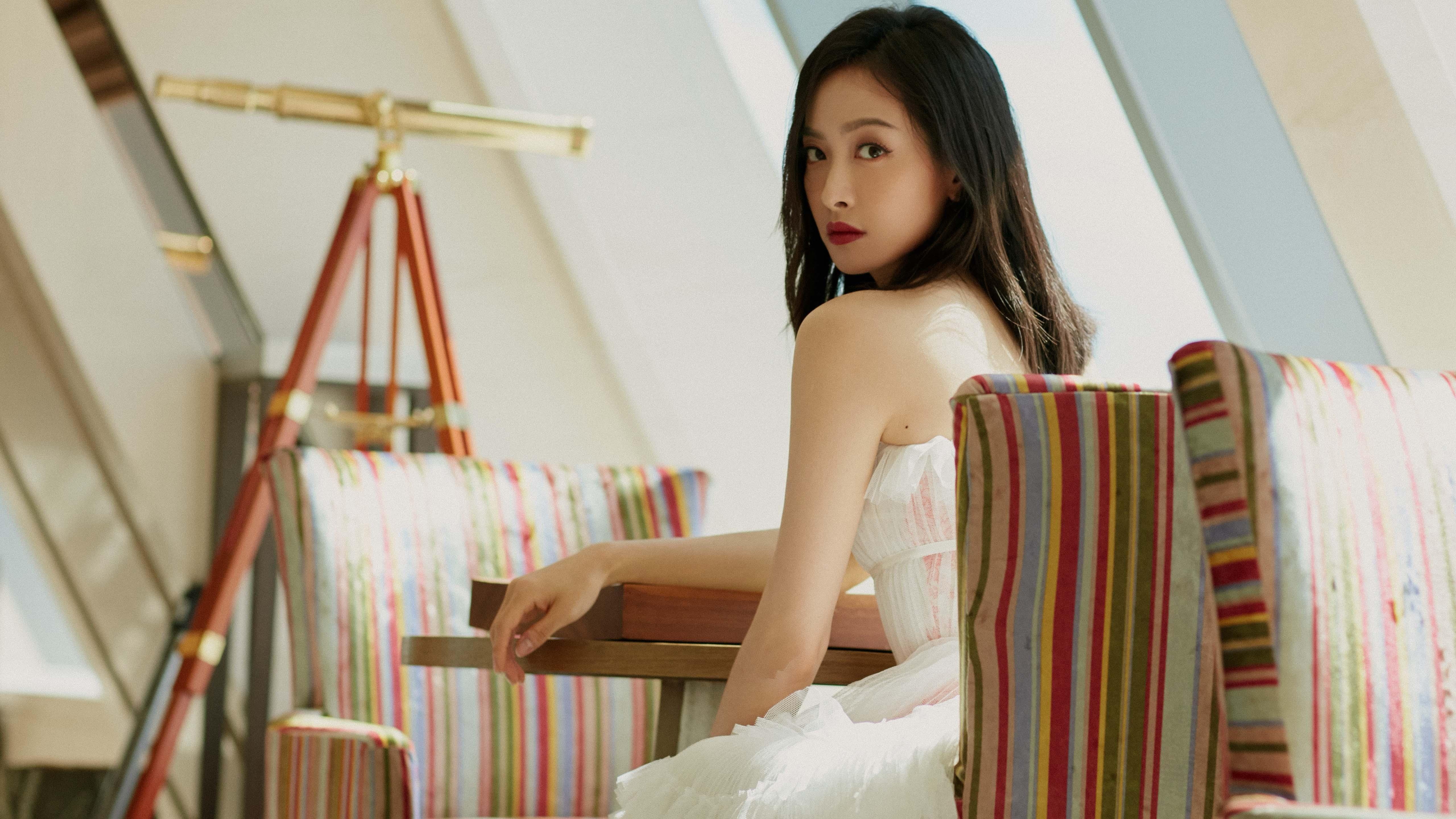 湖人压哨战胜快船,关键一役中詹姆斯连续抢断建功,湖人锁定两名中锋! 詹姆斯深情告白