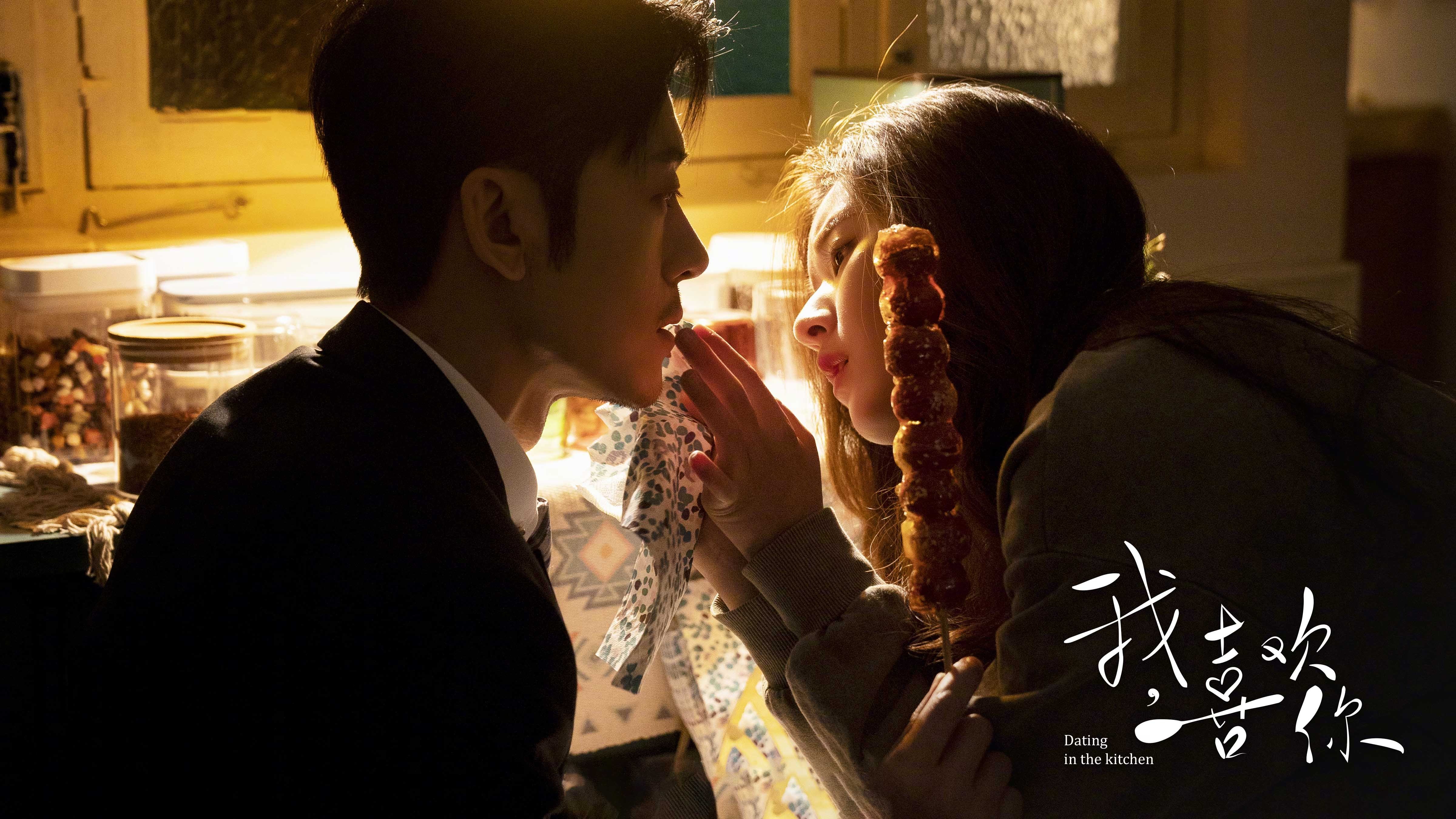 足球赛事更新：女足比拼的团队拼搏精神！，女足比赛球迷