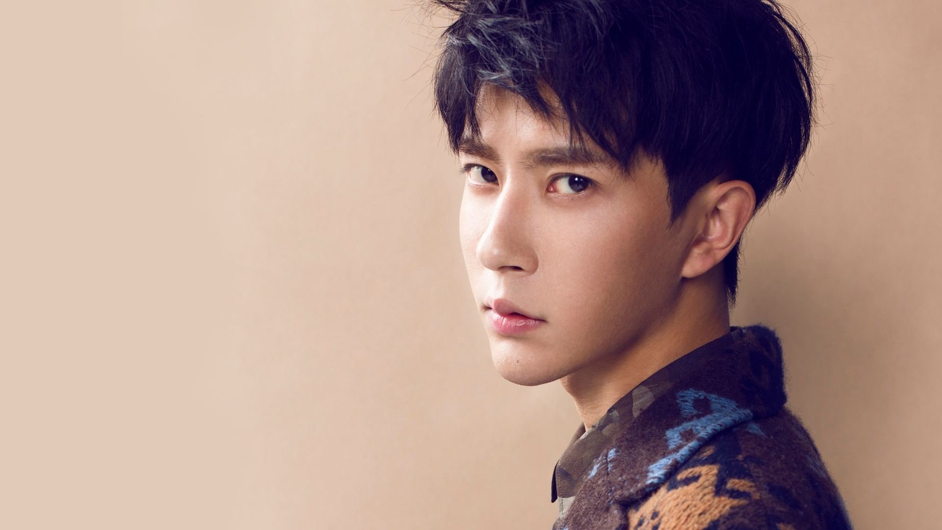 爱游戏体育app-西甲豪门争霸：胜利就在瞬间触手可及，西甲豪门球队